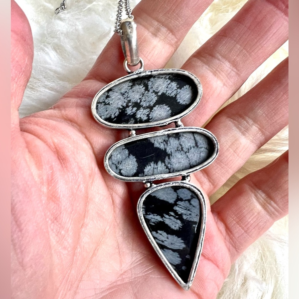 925 Clarity Triple Snowflake Obsidian Pendant Necklace - Picture 4 of 6
